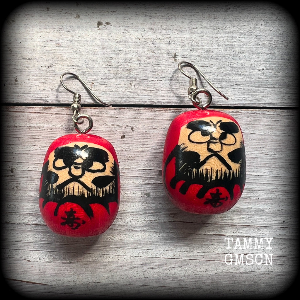 We found these amazing vintage wooden hand painted daurma dolls at our favourite temple markets, Sen do-ji!

Measuring just over 5cms from tip to tip and weighing only 5 grams each, these amazing wooden daruma earrings have been made with stainless steel french hooks, for pierced ears.