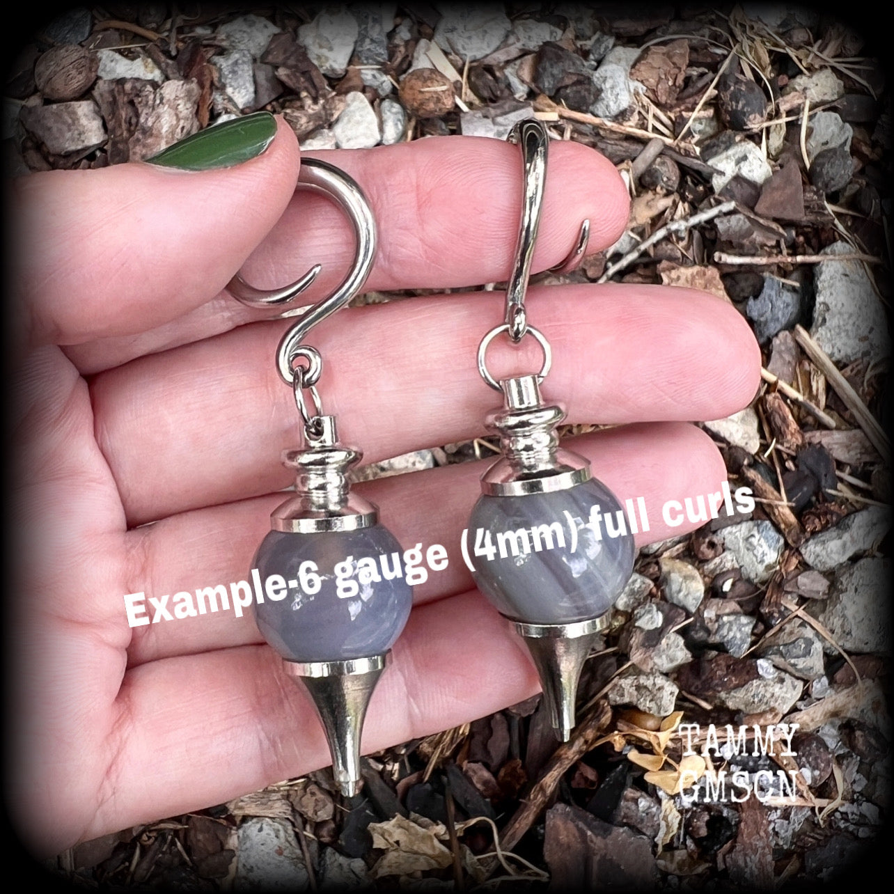 This is a pair of gorgeous grey agate gauged earrings, weighing in at approx 18 grams each, and measuring just over 7 cms from tip to tip.
This pair has been made with 6 gauge (4mm) stainless steel full curl hooks, suitable for stretched lobes.