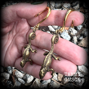 These awesome gauged earrings feature a pair of brass iguanas, are nice and dangly, measuring just on 7.5cms from tip to tip, and weighing approx 13 grams each.

This pair has been made on 6 gauge (4mm) surgical steel full curl hooks, to be worn in stretched lobes.
