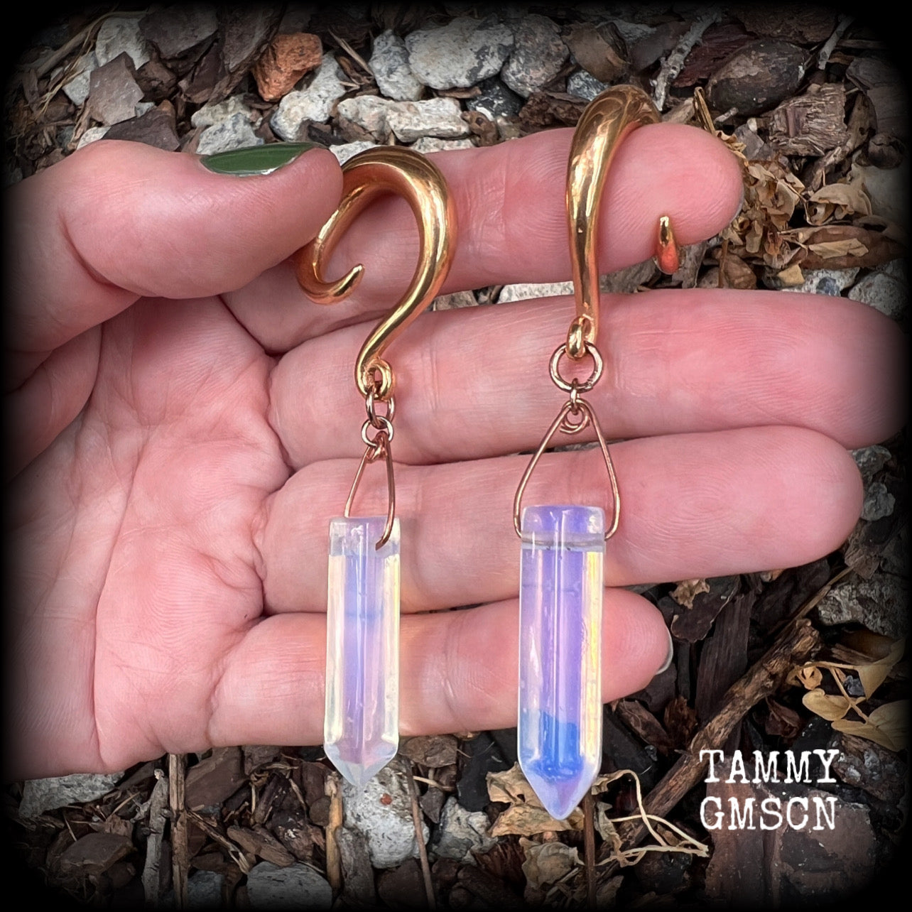 Featuring milky white opalite points, these gorgeous gauged earrings measure 7.5cms from tip to tip, and weigh approx 11 grams each.
This pair has been made on 2 gauge (6mm) rose gold tone surgical steel full curl hooks, suitable for stretched lobes.
