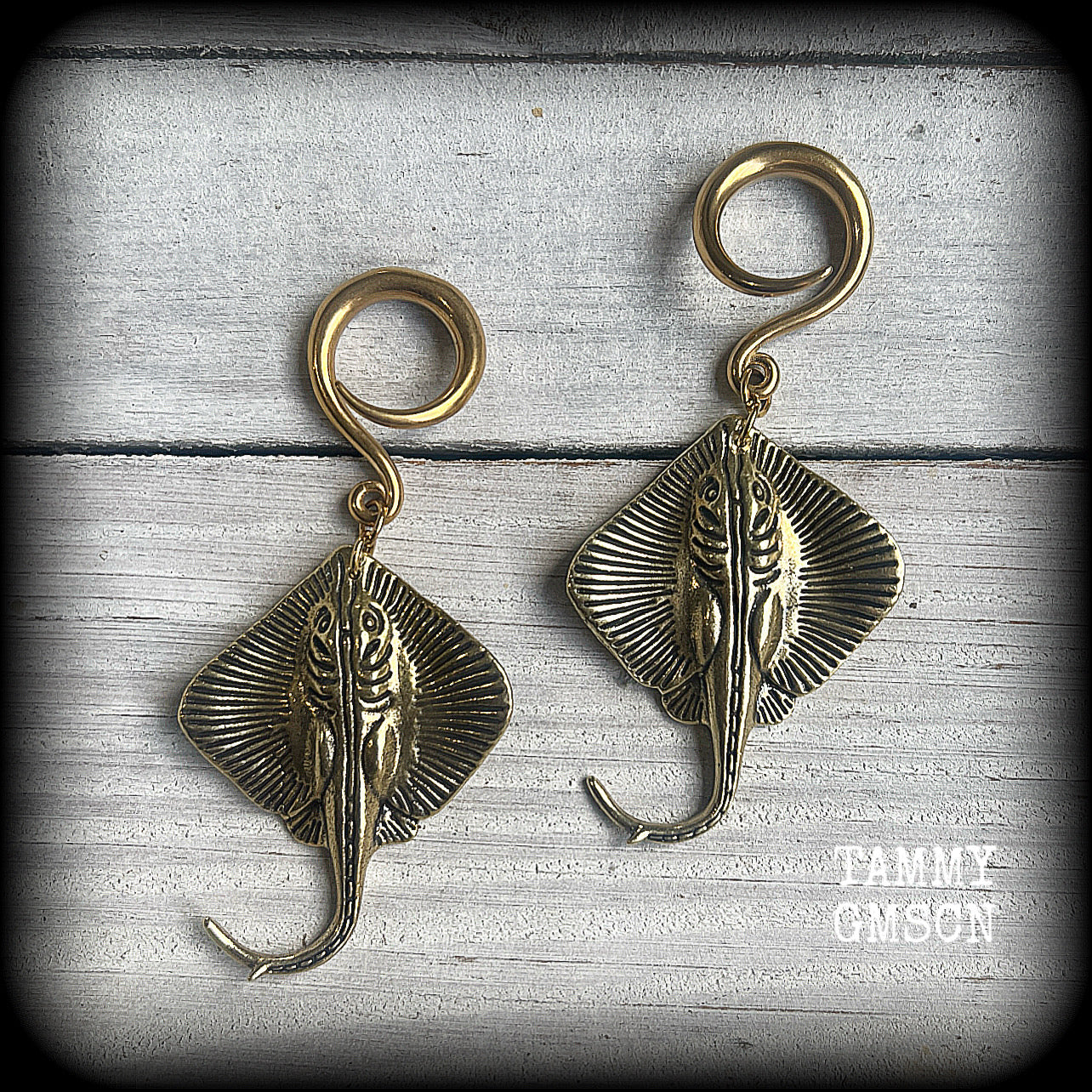 🔥 Symbolically, the stingray embodies calmness under pressure, self-defense, and navigating life's challenges with strength and balance.  

These awesome ear hangers feature a pair of brass sting rays, measuring just on 7cms from tip to tip, and weighing approx 17 grams each.

This pair has been made on 6 gauge (4mm) surgical steel full curls, suitable for stretched lobes.
