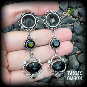 Beautiful pitch black obsidian gemstones in an antique silver art nouveau style setting, weighing approx 11 grams each and measuring approx 6.5cms from tip to tip
This pair has been made with 9/16” gauge (14mm) ornate surgical steel screw fit tunnels