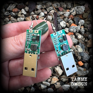 These awesome cyberpunk earrings feature a classic green USB, are nice and dangly, measuring just under 6cms from tip to tip, and nice and light weight, weighing only a few grams each.

This pair has been made on stainless steel french hooks, to be worn in pierced ears.