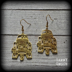 Featuring awesome stainless steel R2D2 charms, these earrings measure just over 5cms from tip to tip, and are super lightweight, weighing only a gram or two.
This pair has been made with french hooks, suitable for pierced ears.