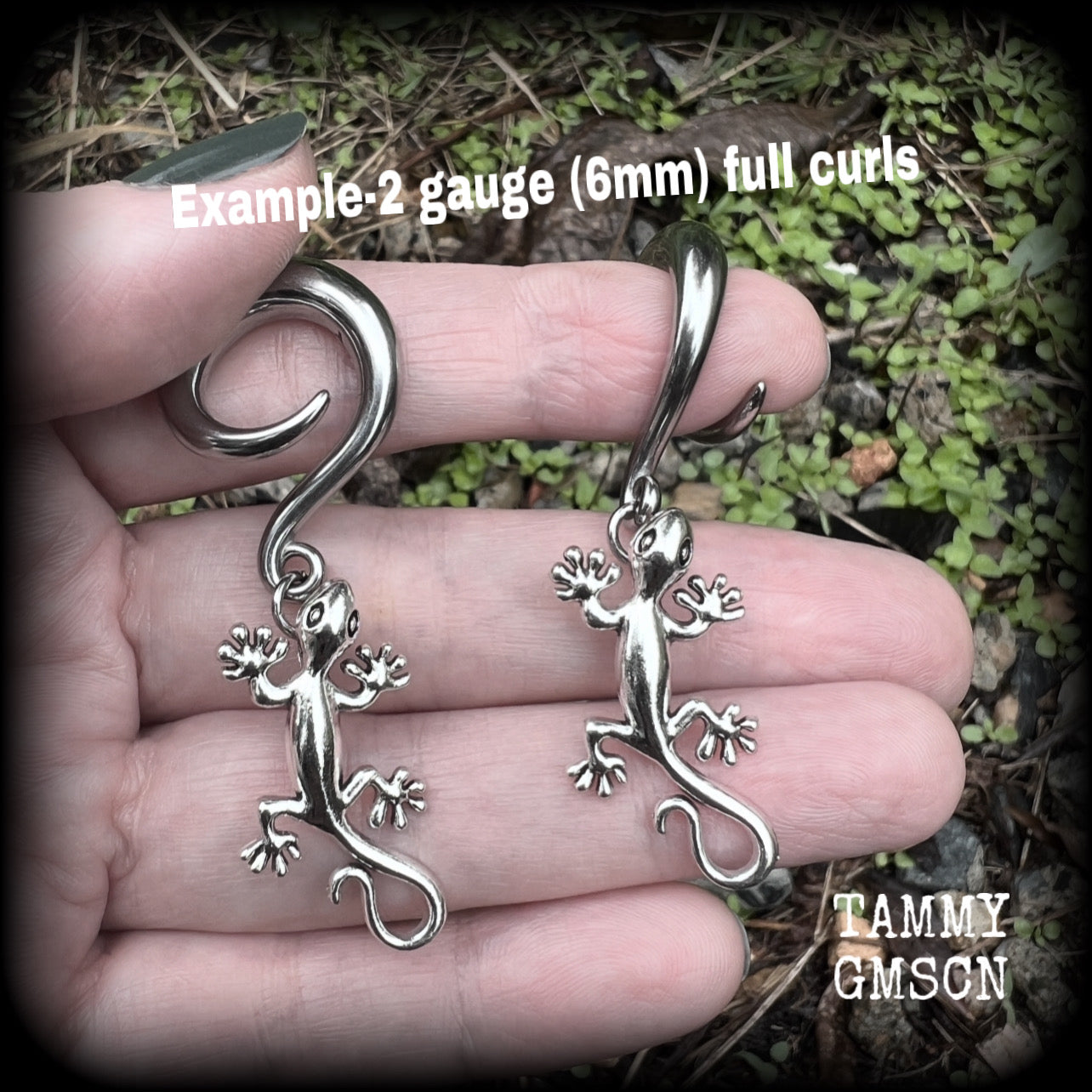 These adorable gauged earrings feature an antique silver gecko, nice and dangly measuring just under 6cms from tip to tip, and weighing approx 9 grams each.
This pair has been made on 2 gauge (6mm) surgical steel full curl hooks, suitable for stretched lobes.