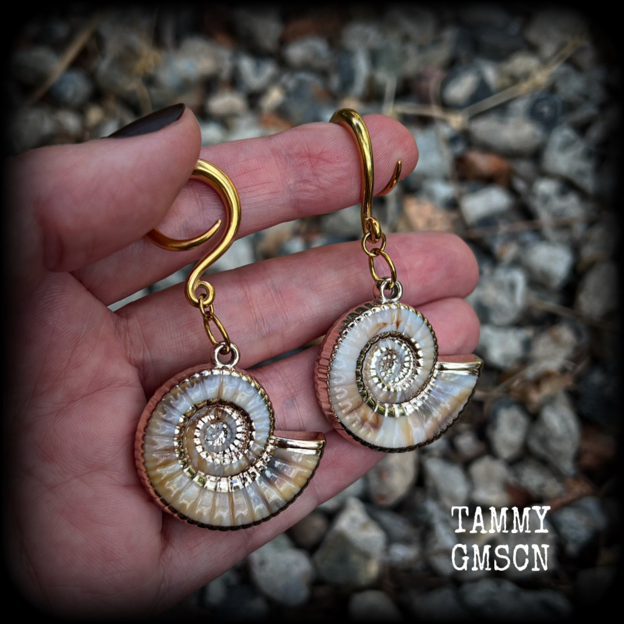 These gauged earrings feature gorgeous acrylic nautilus sea shells, super lightweight- weighing 9 grams each, and nice and dangly, measuring just under 7cms from tip to tip.
These beautiful earrings have been made on 6 gauge (4mm) surgical steel full curl hooks, to be worn in stretched lobes.