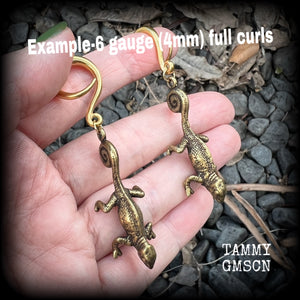These awesome gauged earrings feature a pair of brass iguanas, are nice and dangly, measuring just on 7.5cms from tip to tip, and weighing approx 13 grams each.

This pair has been made on 6 gauge (4mm) surgical steel full curl hooks, to be worn in stretched lobes.
