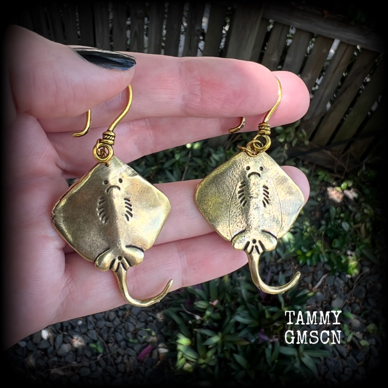 These gorgeous golden brass earrings feature a pair of adorable stingrays, weighing 14 grams each, measuring approx 7cms from tip to tip.

This pair has been made on antique gold small shephard hooks, suitable for stretched lobes when worn with silicone earlets from 8 gauge (3mm).