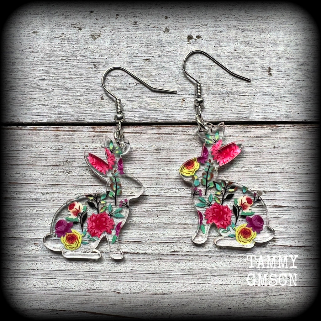 These adorable earrings feature cute floral mon mon bunny rabbits, are super lightweight weighing in at only a few grams each, and are nice and dangly, measuring just over 6 cms from tip to tip.
This pair has made on stainless steel french hooks, suitable for pierced ears.