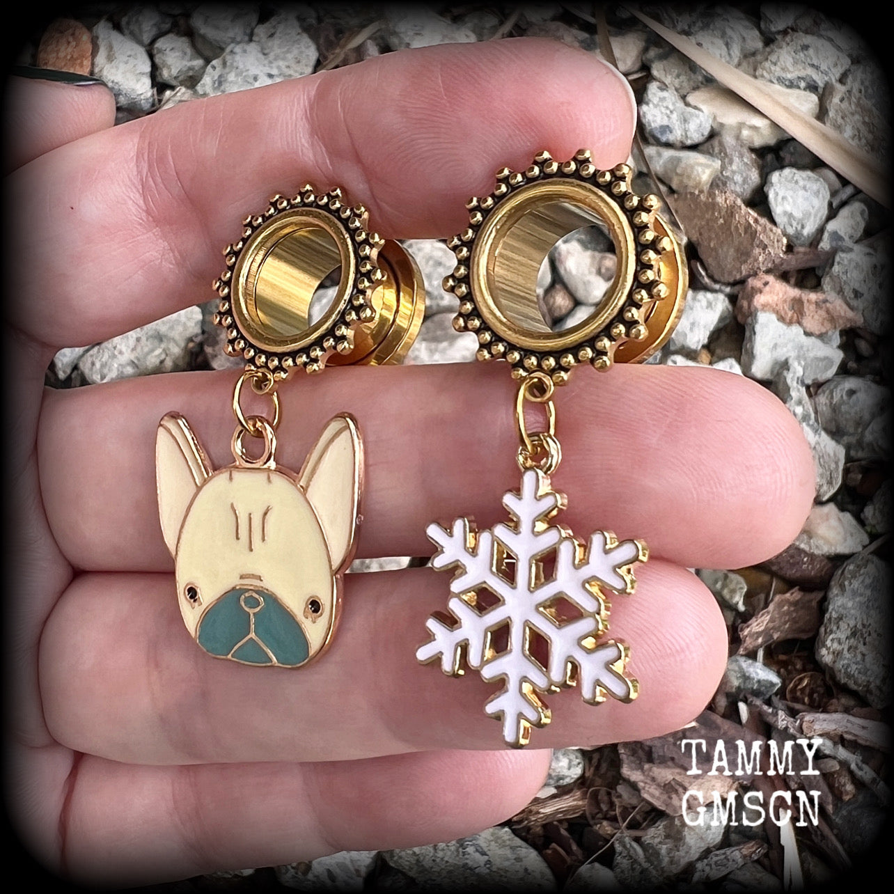 Festive pug tunnel dangles Doggo tunnels Snowflake earrings Snowflake jewelry Pet earrings Stretched lobes Body jewelry Ear gauges Pet lovers Dog lovers Dog earrings Gauged ears Christmas gifts 6mm 8mm 10mm 12mm 14mm 16mm 19mm 22mm 25mm 28mm 30mm