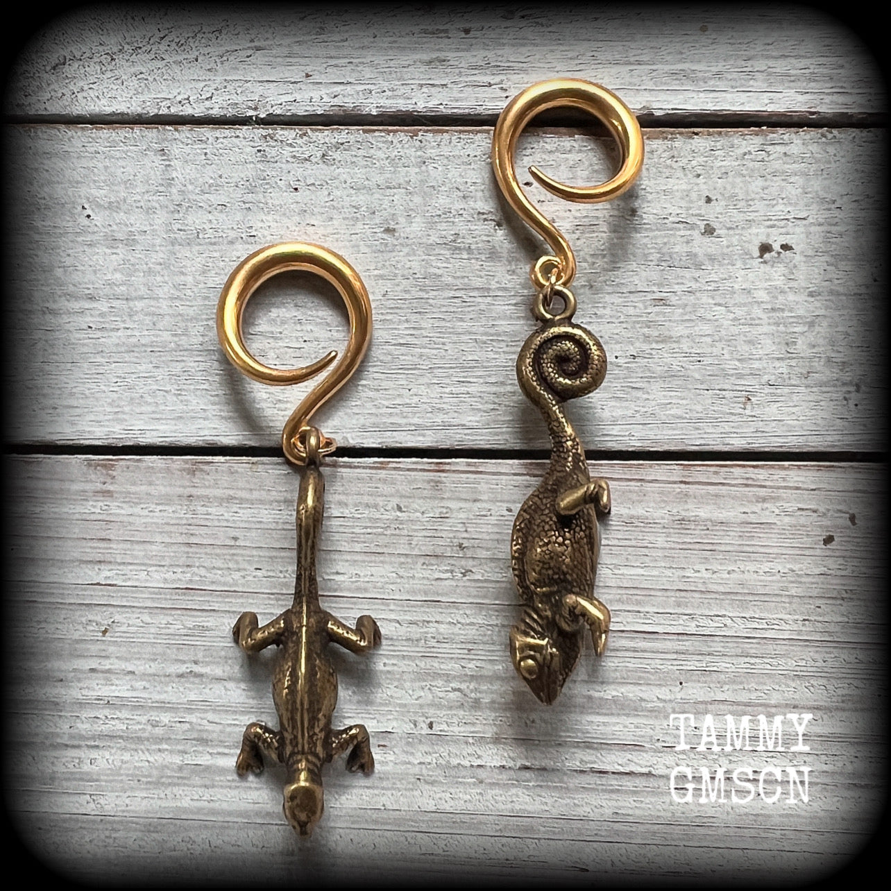 These awesome gauged earrings feature a pair of brass iguanas, are nice and dangly, measuring just on 7.5cms from tip to tip, and weighing approx 13 grams each.

This pair has been made on 6 gauge (4mm) surgical steel full curl hooks, to be worn in stretched lobes.
