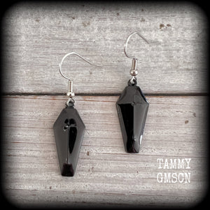 Coffin earrings Black coffin earrings Gothic earrings Halloween earrings Casket earrings Gothic earrings Halloween jewelry Halloween jewellery Ear gauges Pierced Body jewelry Ear jewelry Spooky cute Horrorpunk earrings Horrorpunk jewellery Ear gauges