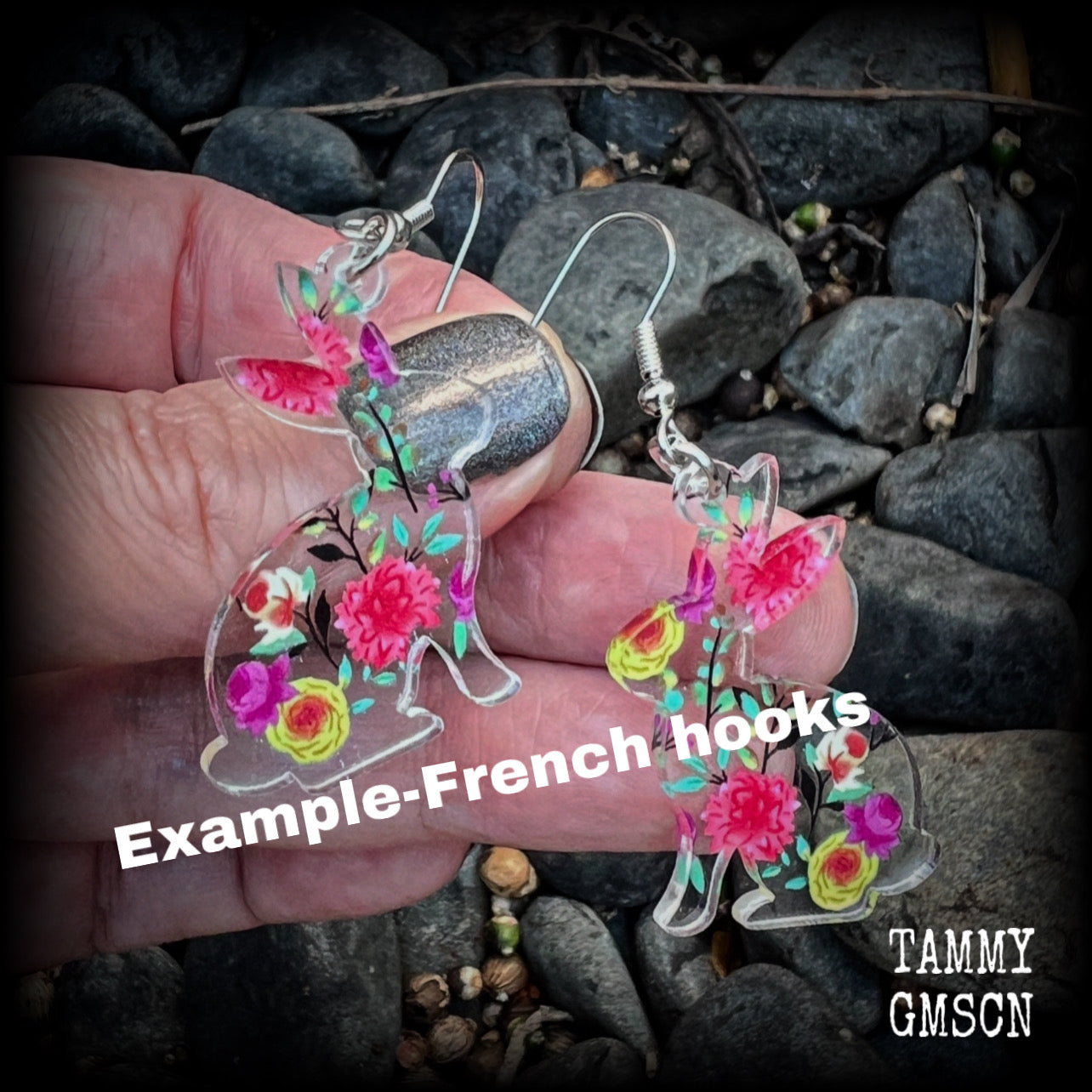 These adorable earrings feature cute floral mon mon bunny rabbits, are super lightweight weighing in at only a few grams each, and are nice and dangly, measuring just over 6 cms from tip to tip.
This pair has made on stainless steel french hooks, suitable for pierced ears.