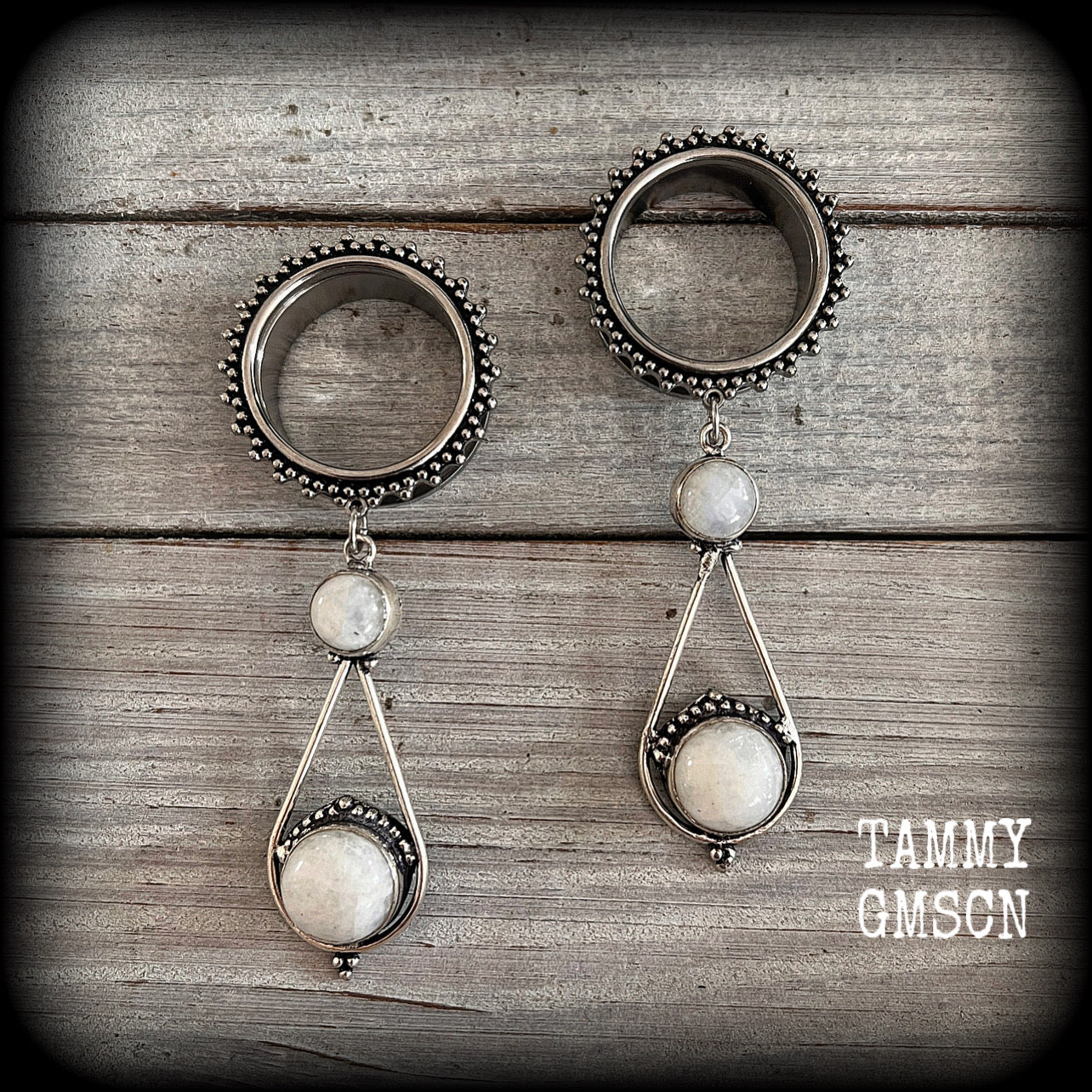 Moonstone ear weights 25mm tunnel earrings Body jewelry Gemstone ear gauges Gothic body jewelry Garnet tunnel dangles Gemstone plugs Gemstone tunnels Stretched libes Gauged earrings Gauged ears 4mm 6mm 8mm 10mm 12mm 14mm 16mm 19mm 22mm 25mm 28mm 30mm