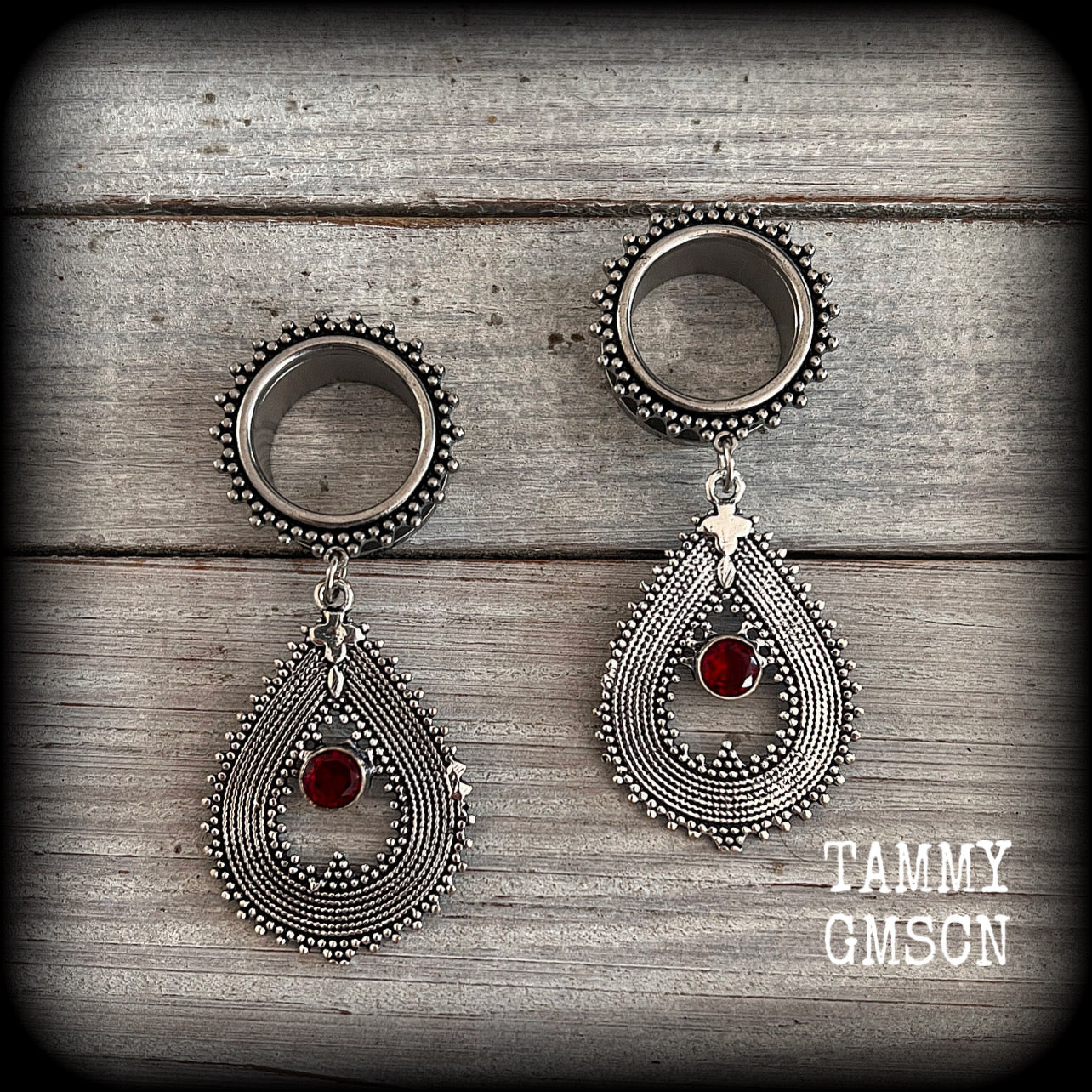 Garnet ear weights 19mm tunnel earrings Body jewelry Gemstone ear gauges 6g 2g 0g 00g 1/2 9/16 5/8 3/4 7/8 1 1.10 1.18 Gothic body jewelry Garnet tunnel dangles Gemstone plugs Gemstone tunnels 4mm 6mm 8mm 10mm 12mm 14mm 16mm 19mm 22mm 25mm 28mm 30mm