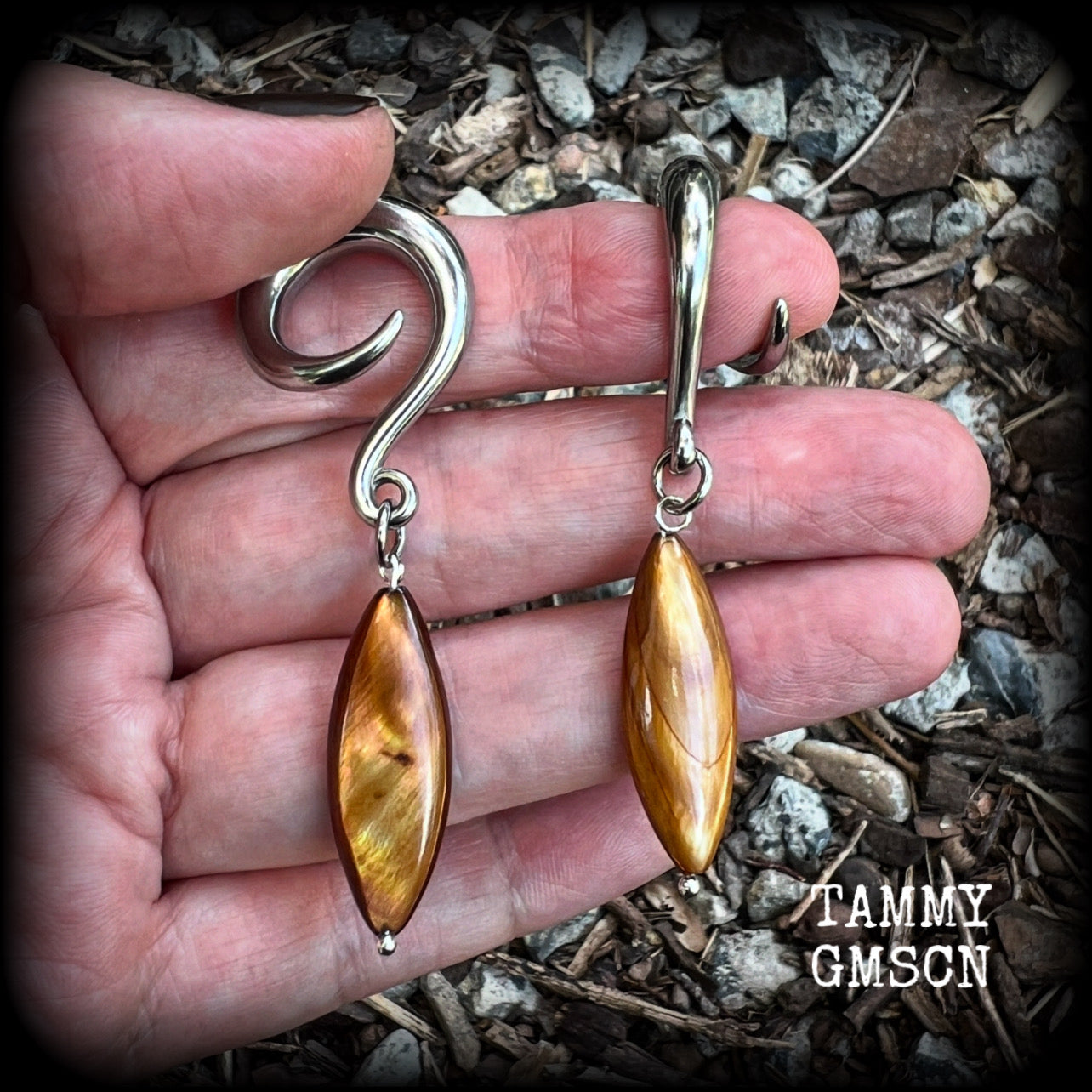 These gorgeous gauged earrings feature beautiful polished sea shell slivers, weighing in approx 10 grams a piece, and measuring approx 7cms from tip to tip.
This pair has been made on 2 gauge (6mm) surgical steel full curl hooks, to be worn in stretched lobes.