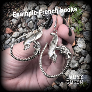 Xenomorph earrings Sci fi earrings Science fiction jewelry Ear hangers Ear weights Ear gauges UFO Space Extraterrestrial Interstellar 