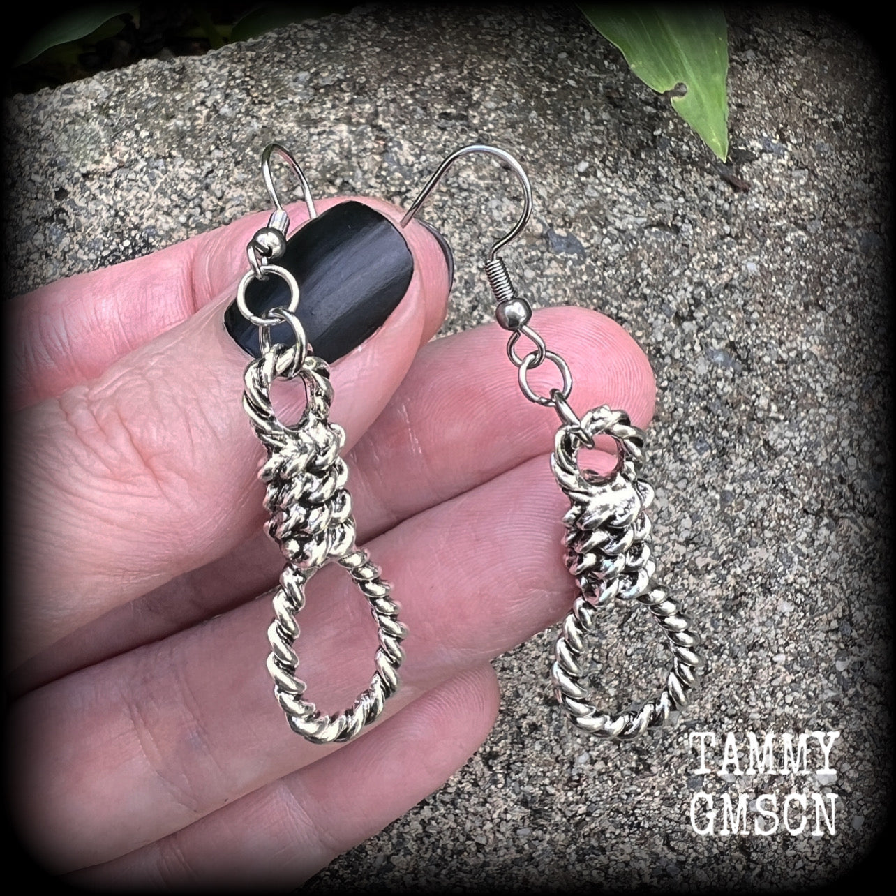 Noose earrings-Spooky cute halloween earrings