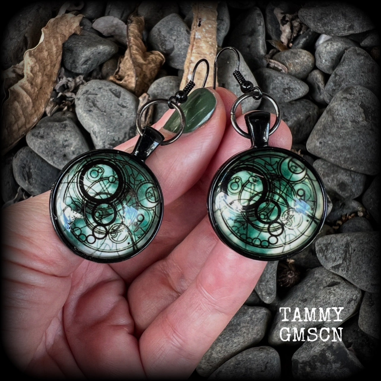 These awesome earrings feature a Dr Who inspired Gallifreyan steampunk sigil enclosed in a shiny resin dome, nice and dangly at just over 6cms from tip to tip, and weighing approx 8 grams a piece.
This pair has been made on french hooks, suitable for pierced ears.