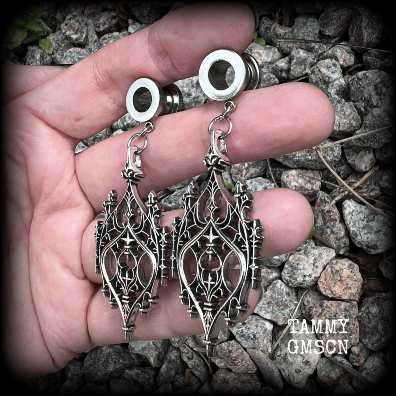 These gorgeous gothic tunnel earrings feature a beautiful antique silver ornate gothic cathedral architectural arch, measuring just on 7cms from tip to tip, and weighing approx 10 grams each.

This pair has been made on 0 gauge (8mm) surgical steel screw fit tunnels.