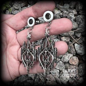 These gorgeous gothic tunnel earrings feature a beautiful antique silver ornate gothic cathedral architectural arch, measuring just on 7cms from tip to tip, and weighing approx 10 grams each.

This pair has been made on 0 gauge (8mm) surgical steel screw fit tunnels.