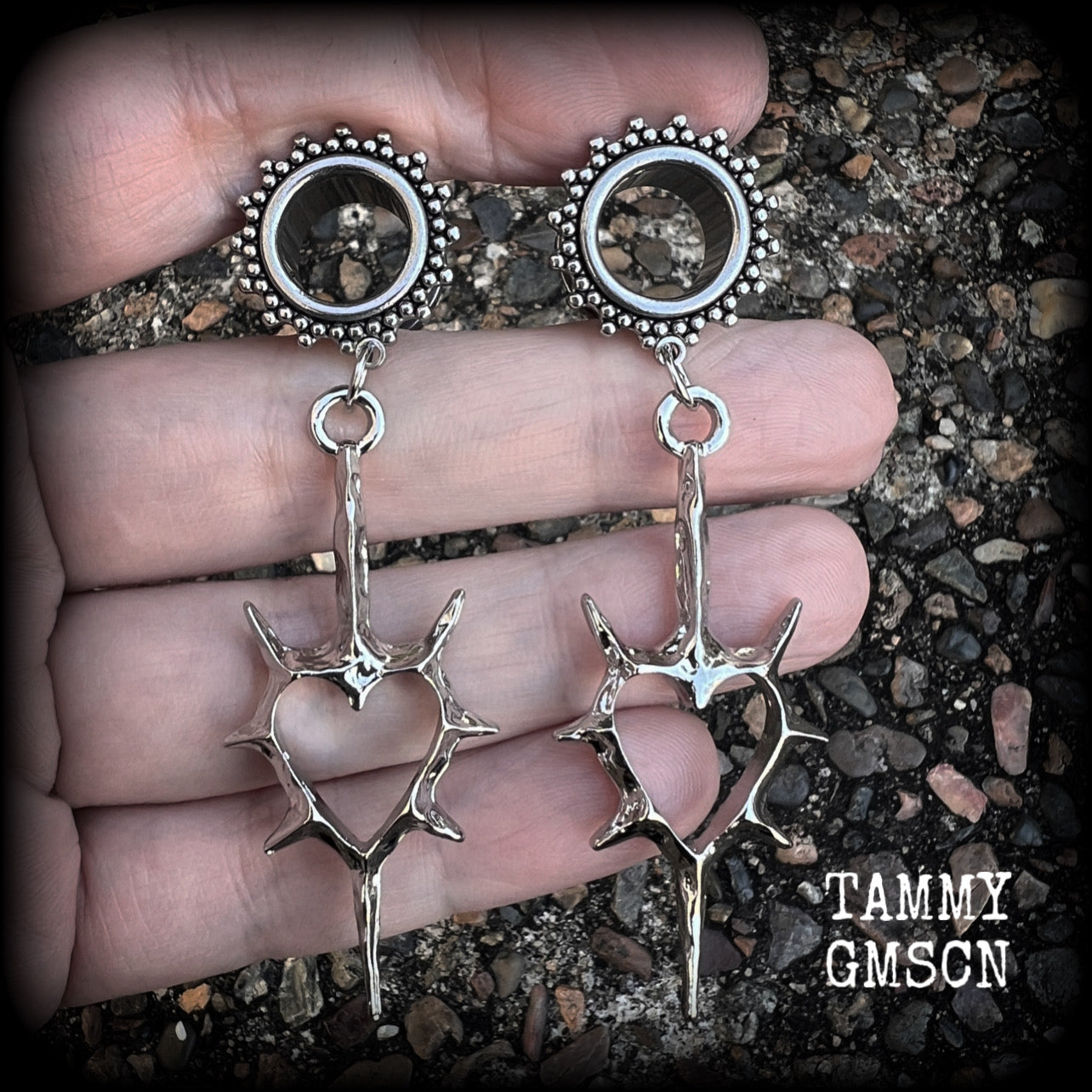 Spiked heart tunnel earrings-Punk ear gauges