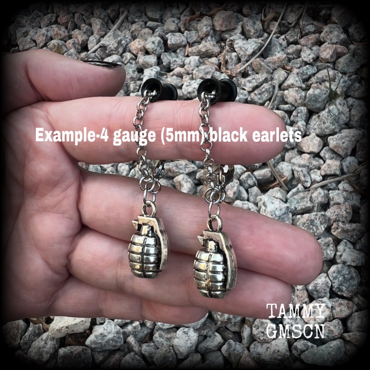 These awesome antique silver hand grenade tunnel dangles are not too heavy and nice and dangly, weighing approx 8 grams each, and measuring just under 6cms from tip to tip.

🕷️ PLEASE NOTE-This particular chain will not fit through tunnels smaller than 4 gauge (5mm), though I have lots of different chains that will. Get in touch and we can pick something just for you x

💥This listing includes one pair of surgical steel single flared O-ring earlets. 
