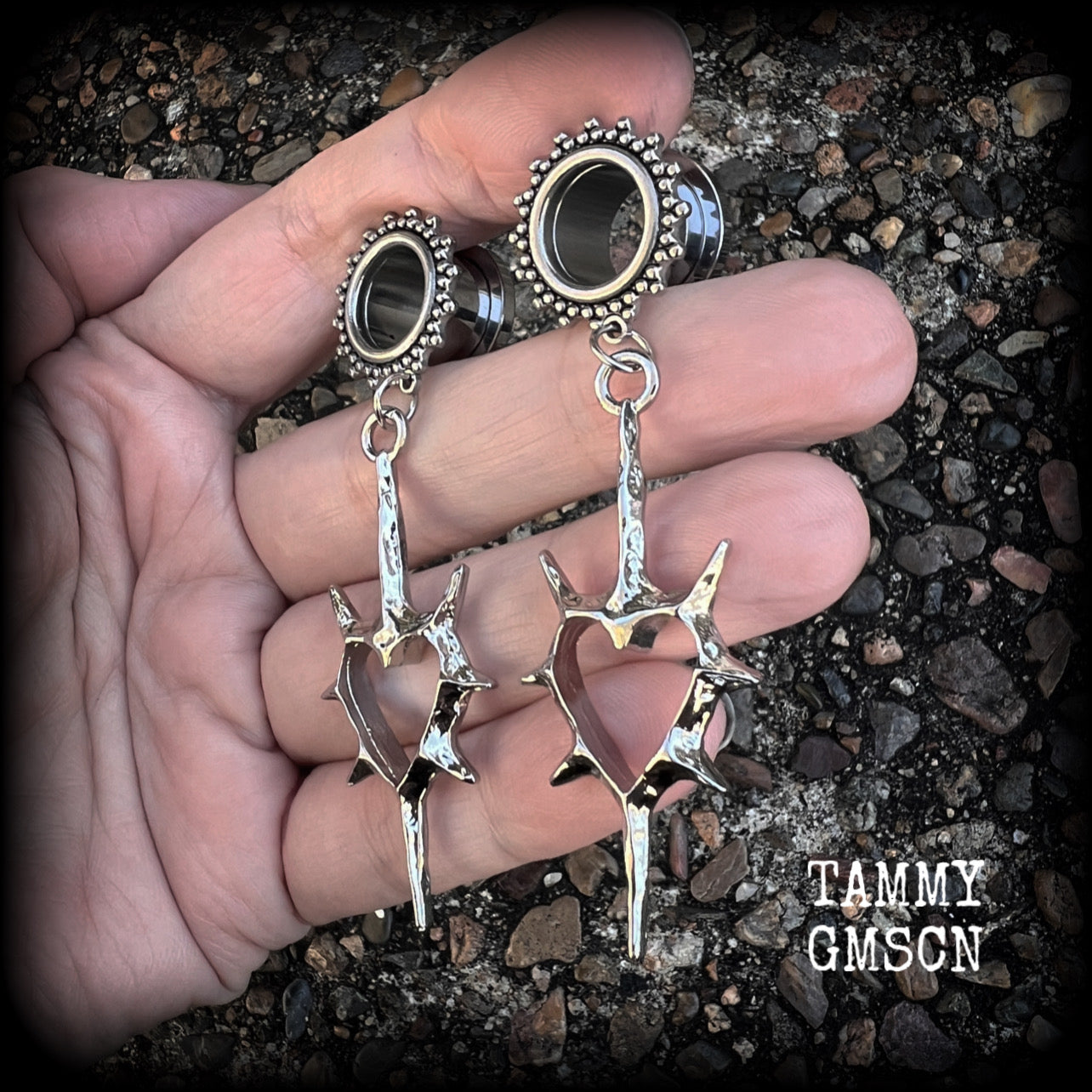 Spiked heart tunnel earrings-Punk ear gauges