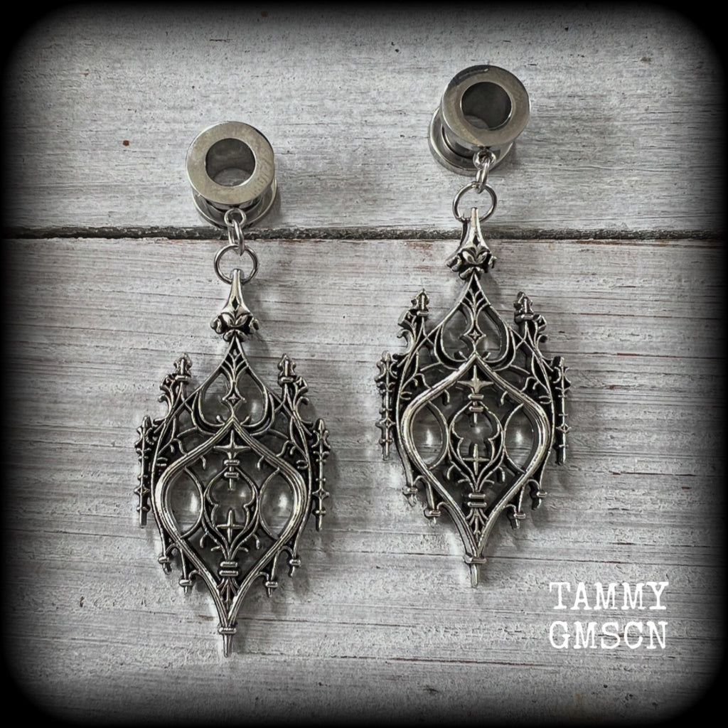 These gorgeous gothic tunnel earrings feature a beautiful antique silver ornate gothic cathedral architectural arch, measuring just on 7cms from tip to tip, and weighing approx 10 grams each.

This pair has been made on 0 gauge (8mm) surgical steel screw fit tunnels.
