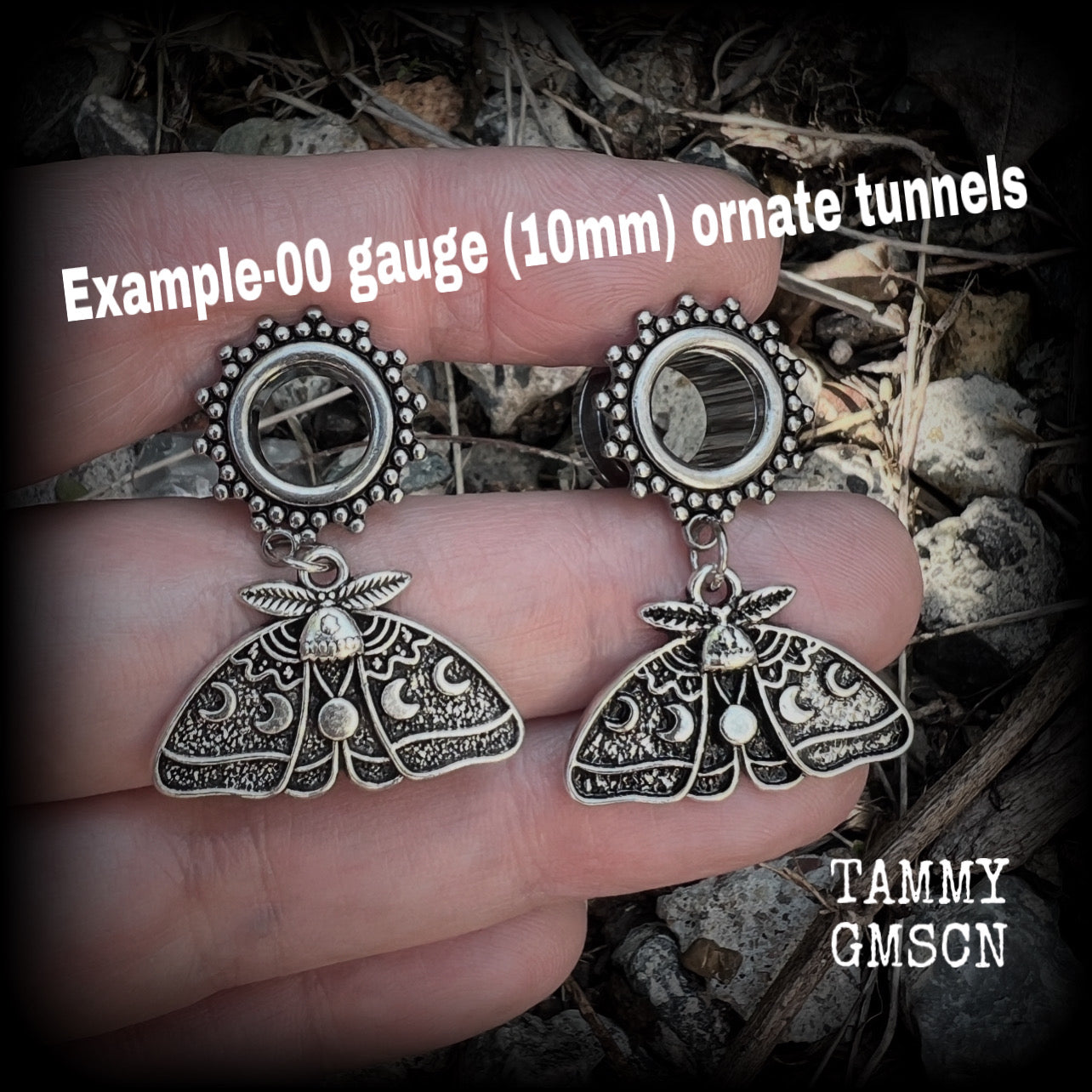These gorgeous tunnel dangles have been made with antique silver moon phase moth charms, are nice and light weight, weighing in at 6 grams each and measure just under 4 cms from tip to tip.

This pair have been made with 00 gauge (10mm) surgical steel screw fit ornate tunnels.