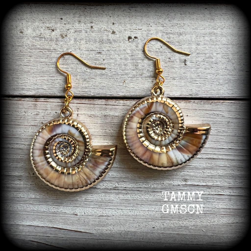 This pair of earrings feature gorgeous acrylic nautilus sea shells, super lightweight- weighing 6 grams each, measuring just approx 6cms from tip to tip. 

These beautiful earrings have been made with antique gold french hooks-for pierced ears.