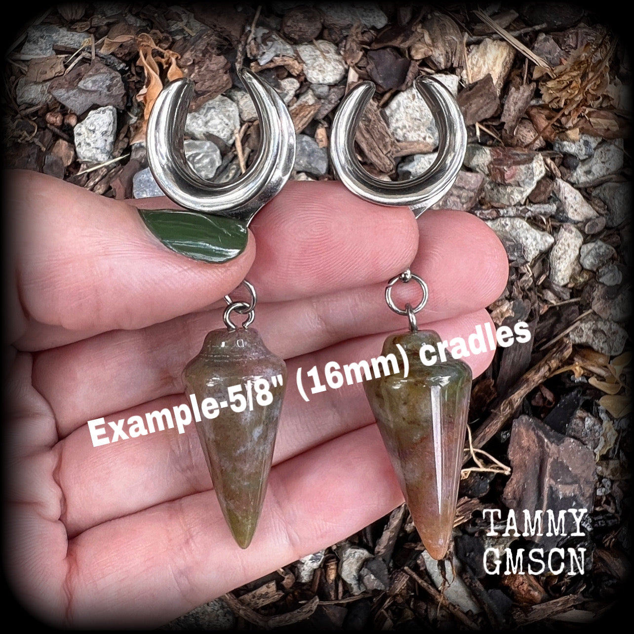 This is a pair of unique beautiful caramel coloured Indian agate gauged earrings, weighing in at approx 11 grams each, and measuring approx 7 cms from tip to tip.
This pair has been made with 5/8” gauge (16mm) stainless steel cradles, suitable for stretched lobes.