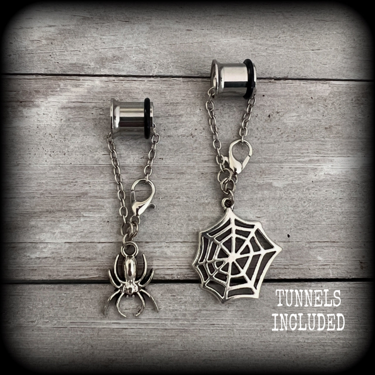 These super cute antique silver and cob web tunnel dangles are nice and lightweight and nice and dangly, weighing only a gram or two each, and measuring just under 7cms from tip to tip.

💥This listing includes one pair of surgical steel single flared O-ring earlets