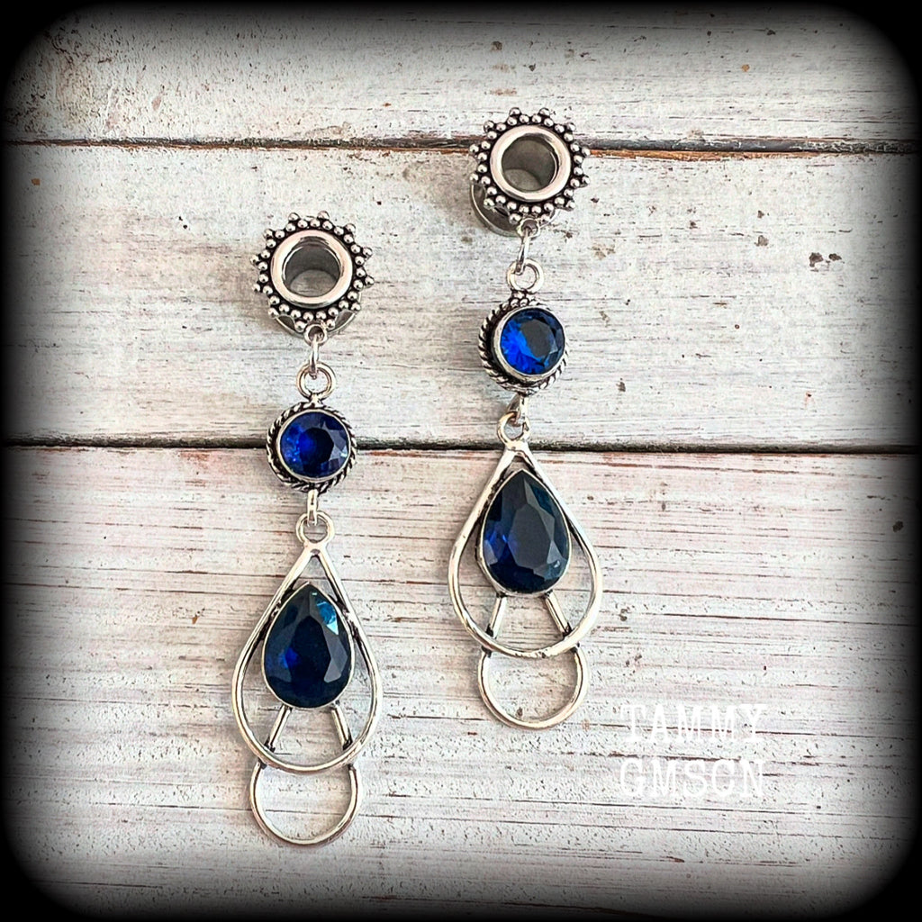 These gorgeous boho tunnel earrings have been made with beautiful blue topaz gemstones in an antique silver setting, are light weight-weighing approx 9 grams each and measure just over 6cms from tip to tip.

These tunnel dangles have been made with 0  gauge (8mm) ornate stainless steel screw fit tunnels.
