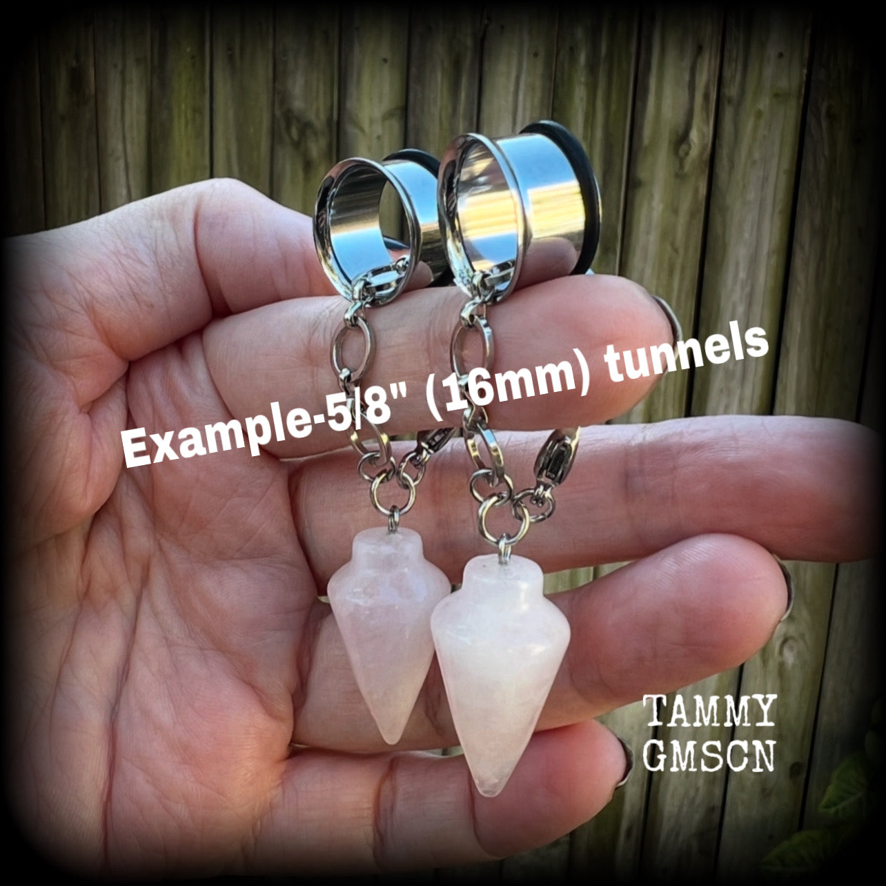 These gorgeous rose quartz earrings have been made with dusty pink gemstone pendulums, are nice and dangly measuring in at just on 7.5cms from tip to tip and not too heavy at 11 grams a piece.

🔥🔥🔥 This listing is for this unique chain/lobster clasp combination, suitable for 00 gauge and larger. If you choose a smaller size of tunnel than 00 gauge we will make these on a smaller, different chain.

