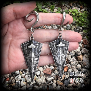 These awesome Star Wars Imperial Star Destroyer gauged earrings are nice and big, measuring just under 10cms from tip to tip, and not too heavy at 28 grams a piece.


This pair has been made on 2 gauge (6mm) surgical steel full curl hooks, to be worn in stretched lobes.