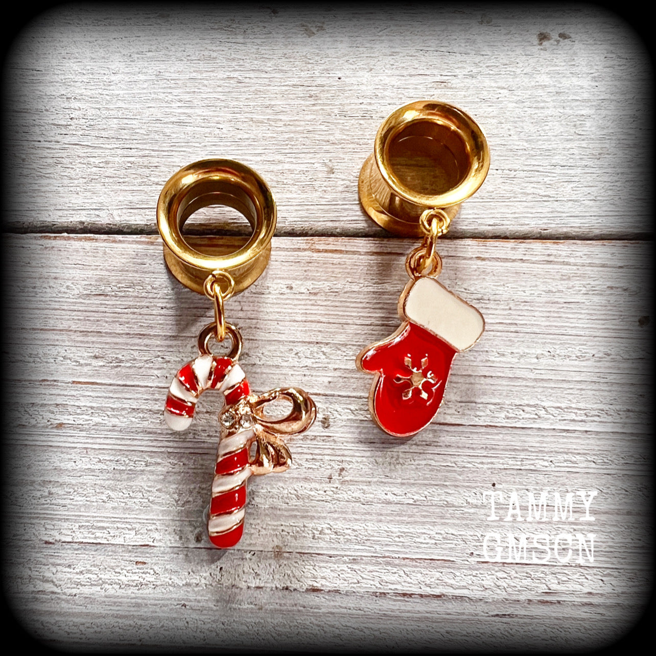 These festive tunnel earrings feature gorgeous red and white enamel candy cane and winter mitten charms, are nice and lightweight at only 3 grams each and measure approx 4cms from tip to tip.

This pair has been made on 00 gauge (10mm) gauge surgical steel screw fit earlets-for stretched lobes.