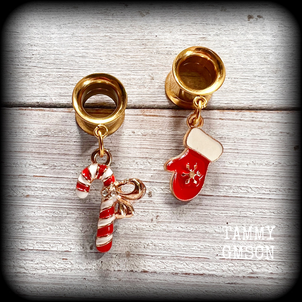 These festive tunnel earrings feature gorgeous red and white enamel candy cane and winter mitten charms, are nice and lightweight at only 3 grams each and measure approx 4cms from tip to tip.

This pair has been made on 00 gauge (10mm) gauge surgical steel screw fit earlets-for stretched lobes.