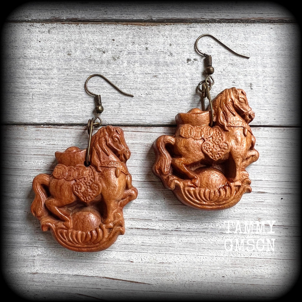 🔥 According to Chinese astrology, the Horse is confident, agreeable and responsible, and dislike being reined in by others. They're known to be intelligent and decisive 🔥

Featuring a carved rosewood horse, these earrings are nice and lightweight, weighing only 8 grams each and measure just on 7cms from tip to tip.

This pair has been made on antique bronze french hooks, suitable for pierced ears.
