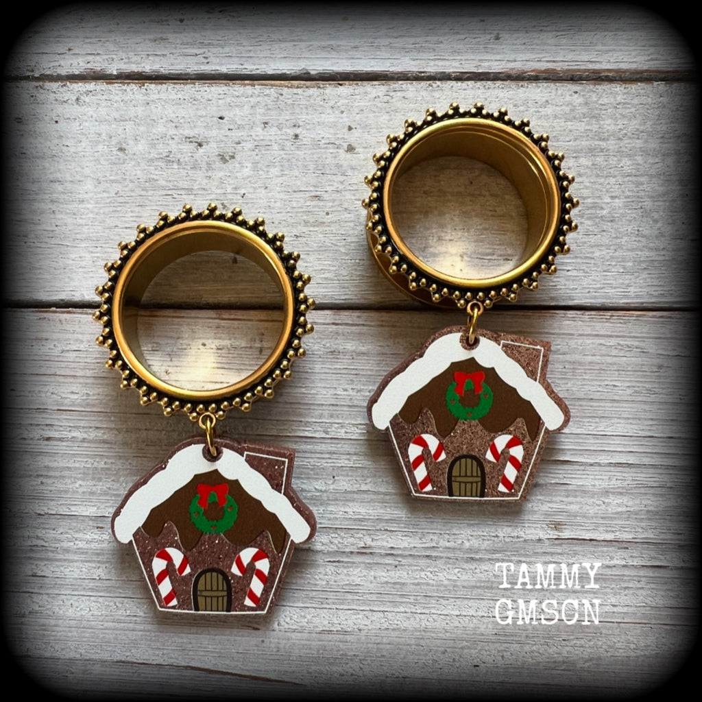These adorable festive tunnel earrings feature gorgeous glittering lightweight acrylic gingerbread houses, are nice and lightweight at approx 10 grams each and measure just over 6cms from tip to tip.

This pair has been made on 1” gauge (25mm) gauge ornate surgical steel screw fit tunnels-for stretched lobes.