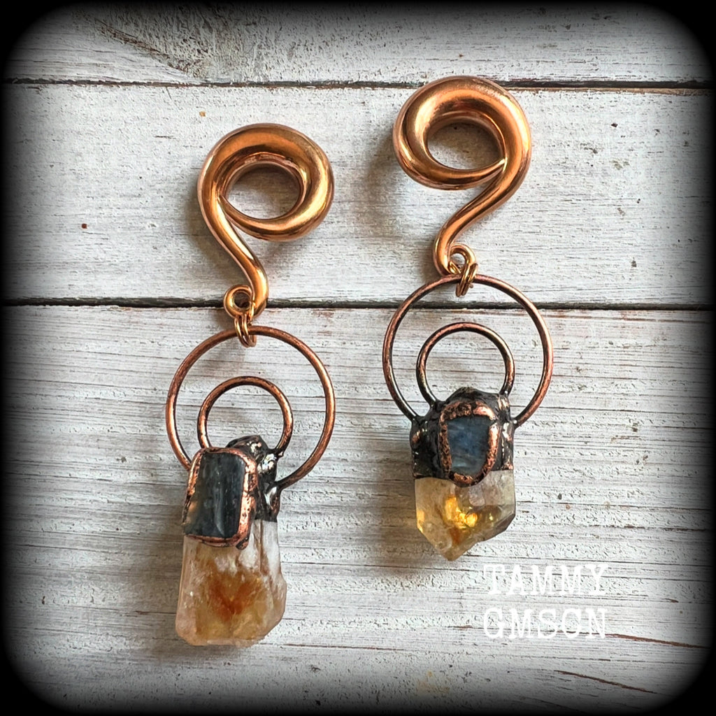Featuring gorgeous labradorite stones sitting on front of chunky citrine gemstones in an antique copper setting, these gauged earrings measure just on 9cms from tip to tip, and weigh approx 27 grams each.
 
This pair has been made on 0 gauge (8mm) rose tone surgical steel full curl hooks, suitable to be worn in stretched lobes.