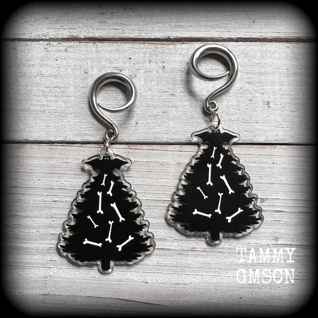 Featuring a spooky cute Christmas tree decorated with bones and topped with a black bat, these cute earrings weigh in at approx 5 grams a piece, and measure approx 7.5 cms from tip to tip.

This pair has been made on 6 gauge (4mm) surgical steel full curl hooks, to be worn in stretched lobes.