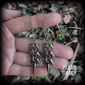 Measuring approx 8cm from top to bottom, these awesome dangly stainless steel punk rock metal spike tunnel earrings are nice and also nice and lightweight, at 7grams a piece.

This pair has been made on our super versatile chain/lobster clasp 4mm option, suitable when worn through tunnel or earlets in stretched lobes from 6 gauge (4mm).