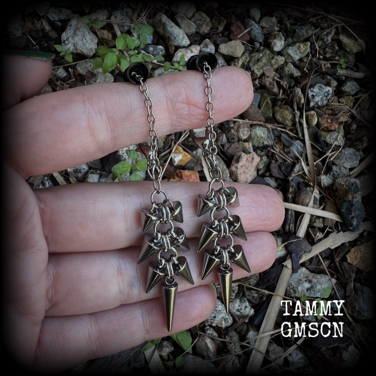 Measuring approx 8cm from top to bottom, these awesome dangly stainless steel punk rock metal spike tunnel earrings are nice and also nice and lightweight, at 7grams a piece.

This pair has been made on our super versatile chain/lobster clasp 4mm option, suitable when worn through tunnel or earlets in stretched lobes from 6 gauge (4mm).