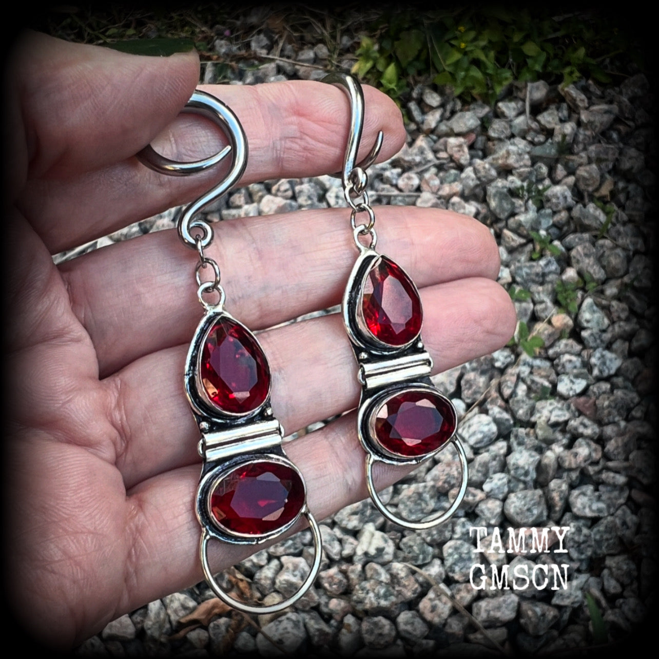 These stunning dangly gauged earrings feature gorgeous deep red faceted garnet gemstones in an ornate antique silver hinged setting, measuring just over 8cms from tip to tip, and weigh approx 10 grams each.  This pair have been made with 6 gauge (4mm) surgical steel full curl hooks, to be worn in stretched lobes.