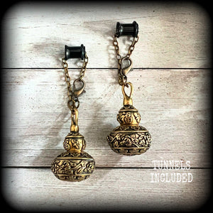 These brass stash pot tunnel dangles are gorgous! 
Featuring tibetan sanscrit and beautiful rose details, these earrings weigh in at approx 17 grams each, and nice and dangly, measuring in at just over 7cm from tip to tip.

These open up (as shown) so you can stash spell affirmations, drugs, precious pet ashes, anything you like really...

💥This listing includes one pair of surgical steel single flared O-ring earlets