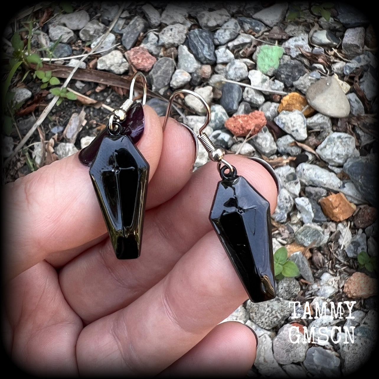 Coffin earrings Black coffin earrings Gothic earrings Halloween earrings Casket earrings Gothic earrings Halloween jewelry Halloween jewellery Ear gauges Pierced Body jewelry Ear jewelry Spooky cute Horrorpunk earrings Horrorpunk jewellery Ear gauges