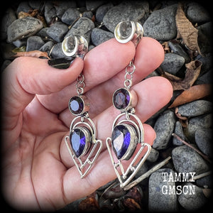 These gorgeous gauged earrings feature beautiful purple facet amethyst gemstones in an antique silver art deco style setting, measuring just over 7cms from tip to tip, and weighing approx 6 grams each, not too heavy...