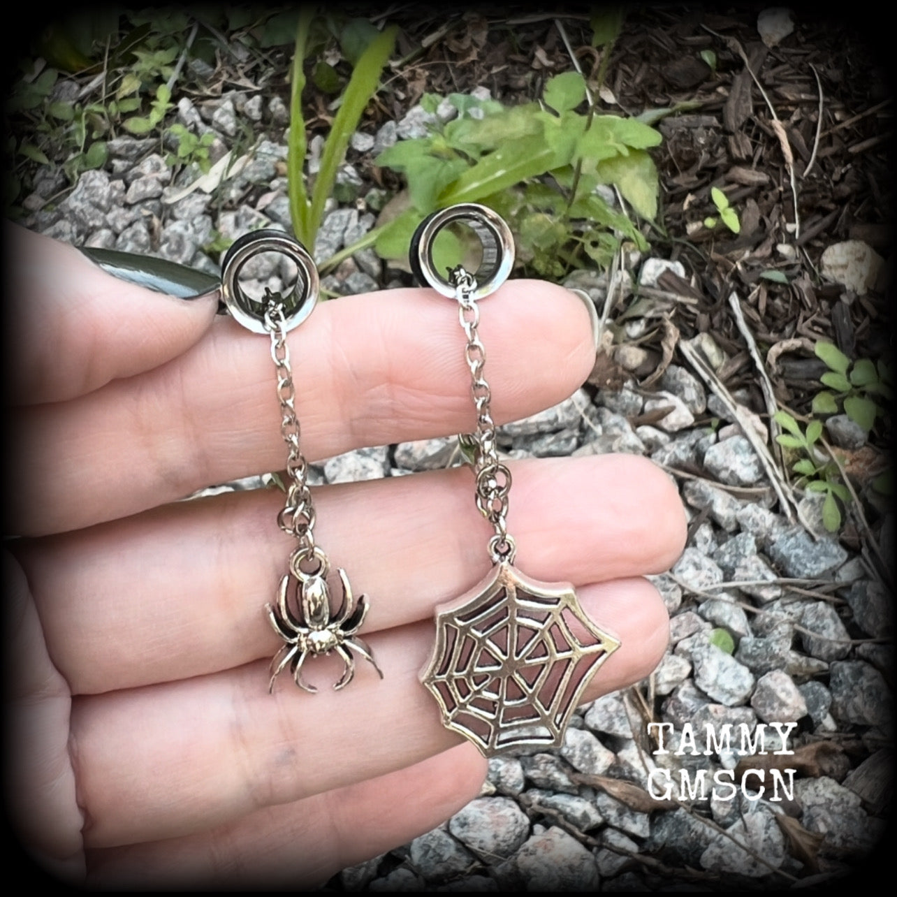 These super cute antique silver and cob web tunnel dangles are nice and lightweight and nice and dangly, weighing only a gram or two each, and measuring just under 7cms from tip to tip.

💥This listing includes one pair of surgical steel single flared O-ring earlets