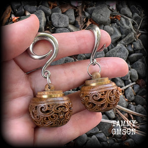 These beautifully carved Sandalwood stash pot earrings weigh in at only 15 grams a piece, and measure just on 6cms from tip to tip.
This pair has been made on 2 gauge (6mm) stainless steel full curled hooks, to be worn in stretched lobes.